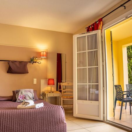 Logis Hotel Des Granges Arles Esterno foto