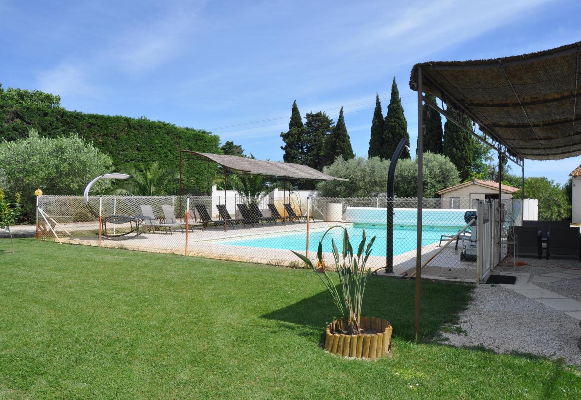 Logis Hotel Des Granges Arles Esterno foto