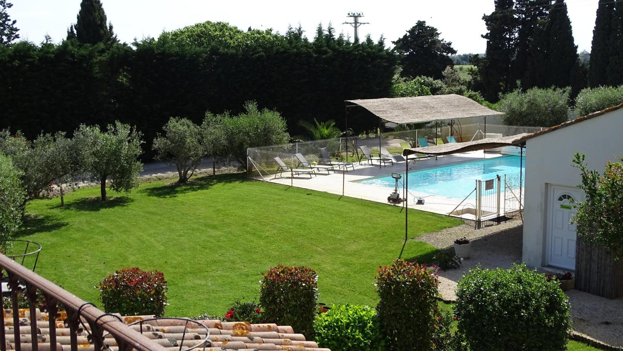 Logis Hotel Des Granges Arles Esterno foto