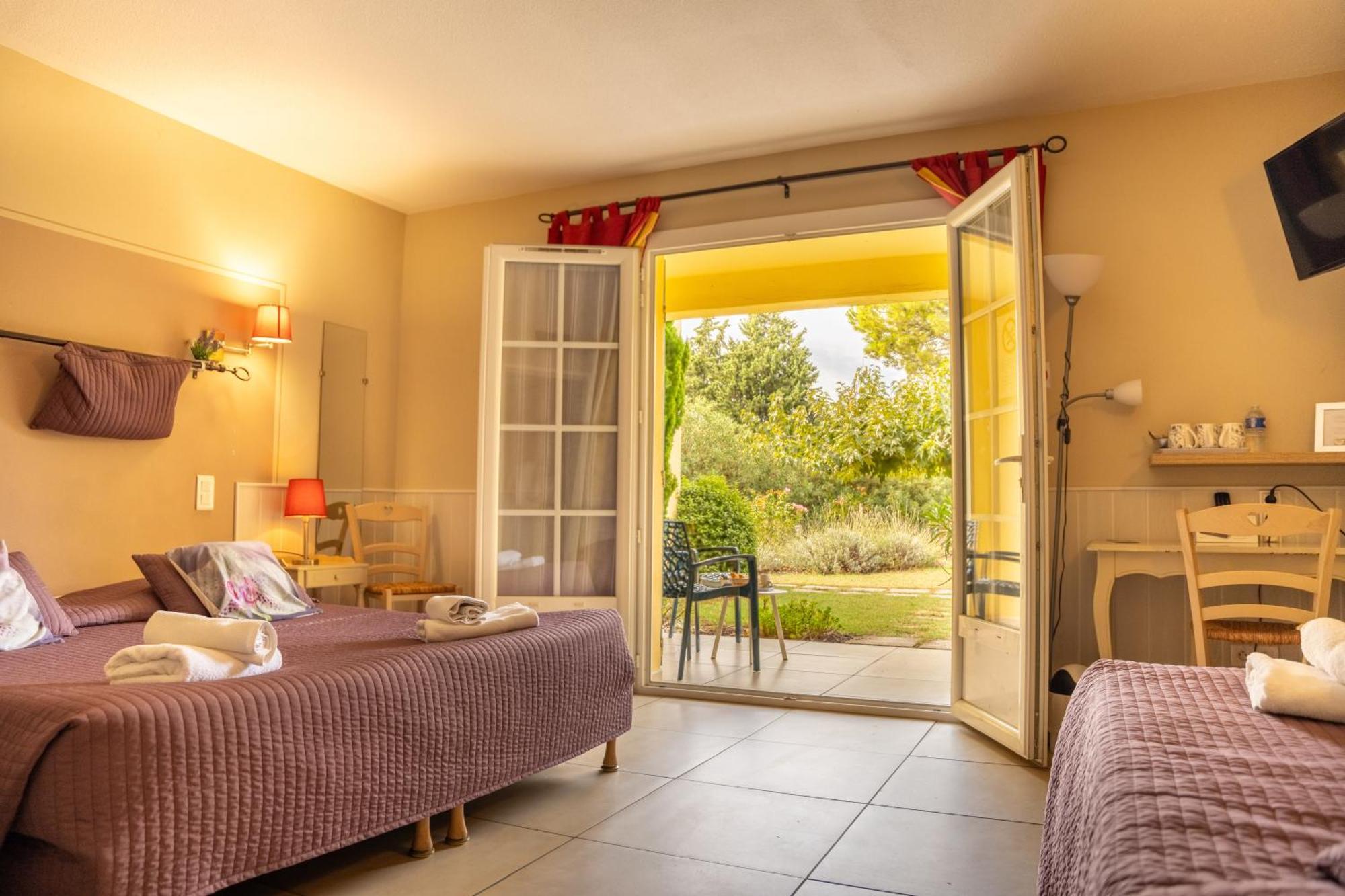 Logis Hotel Des Granges Arles Esterno foto