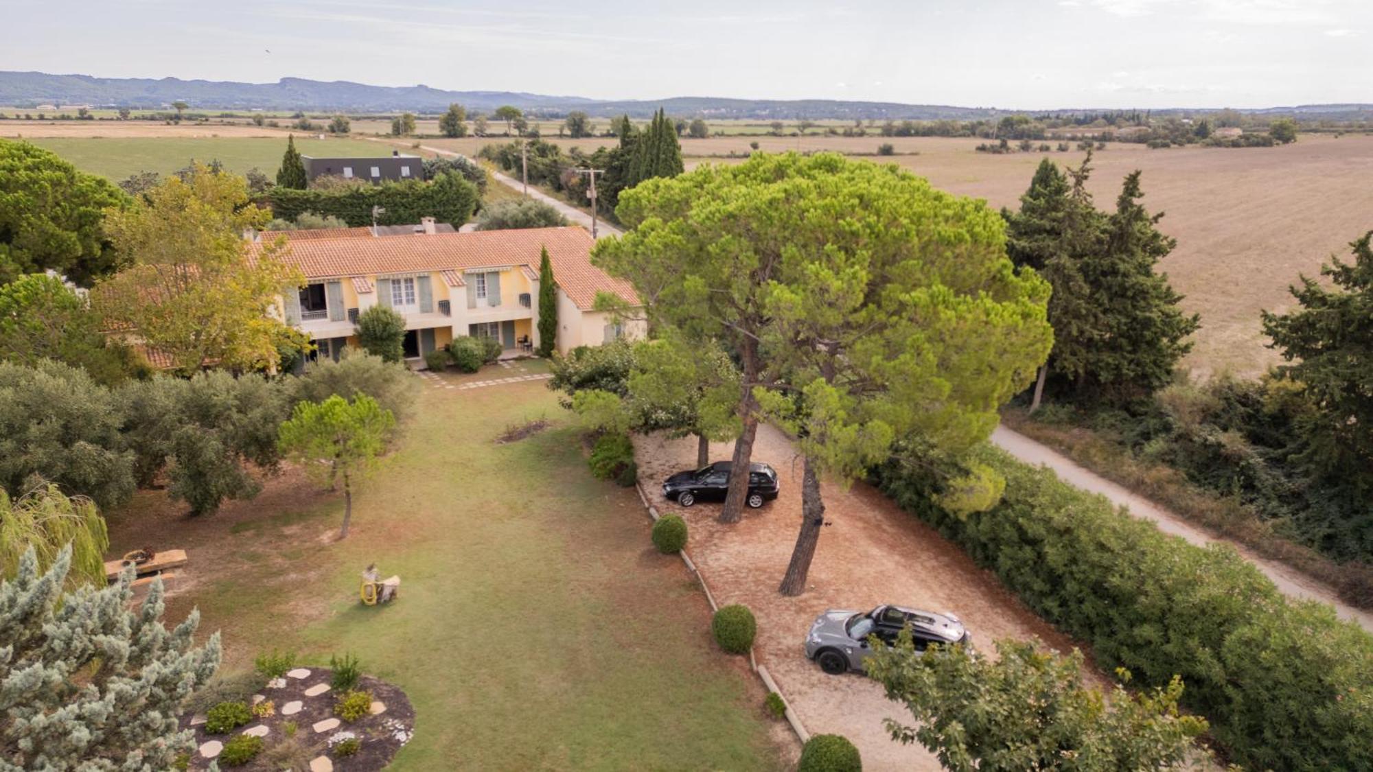 Logis Hotel Des Granges Arles Esterno foto