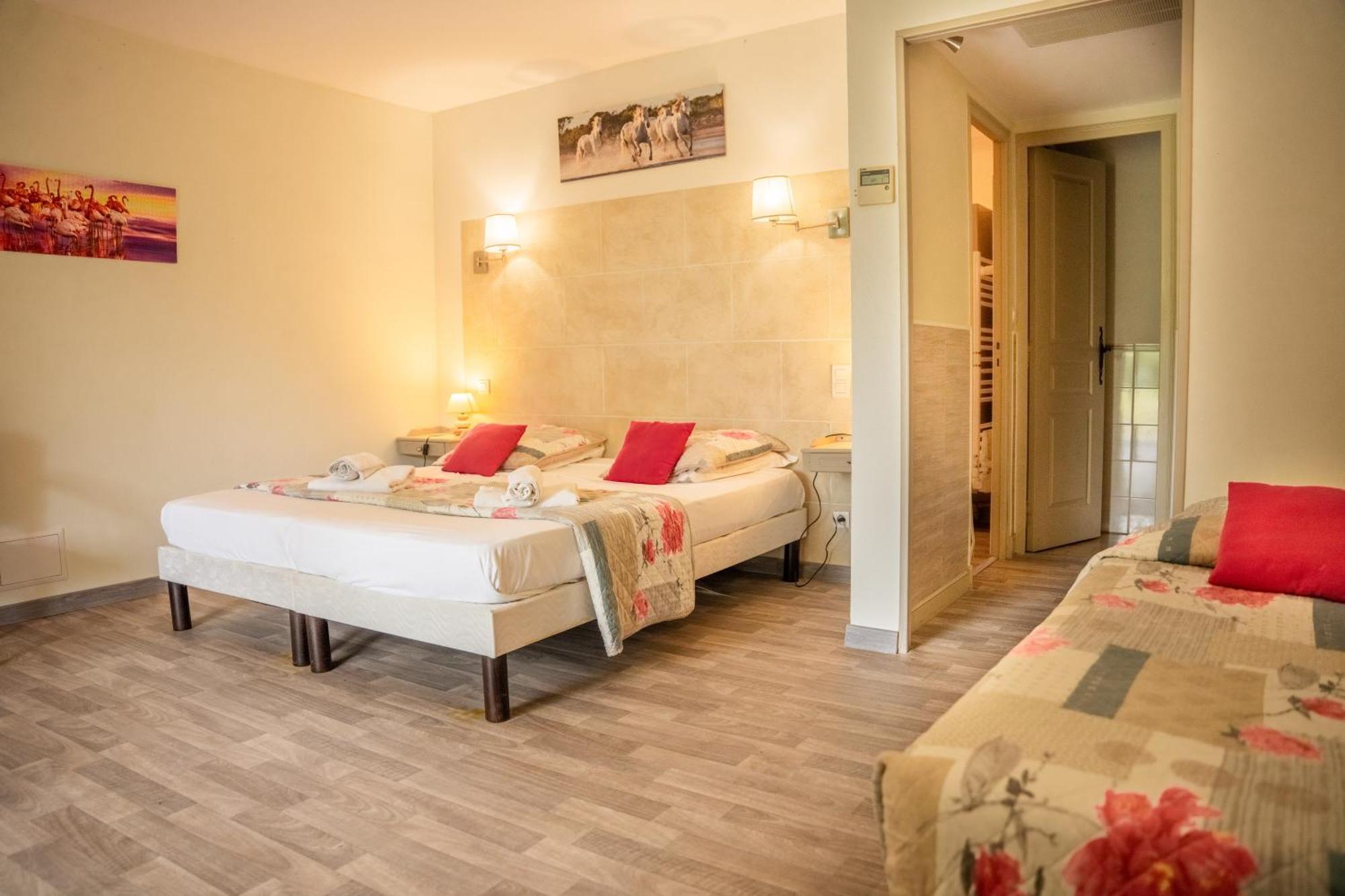 Logis Hotel Des Granges Arles Esterno foto