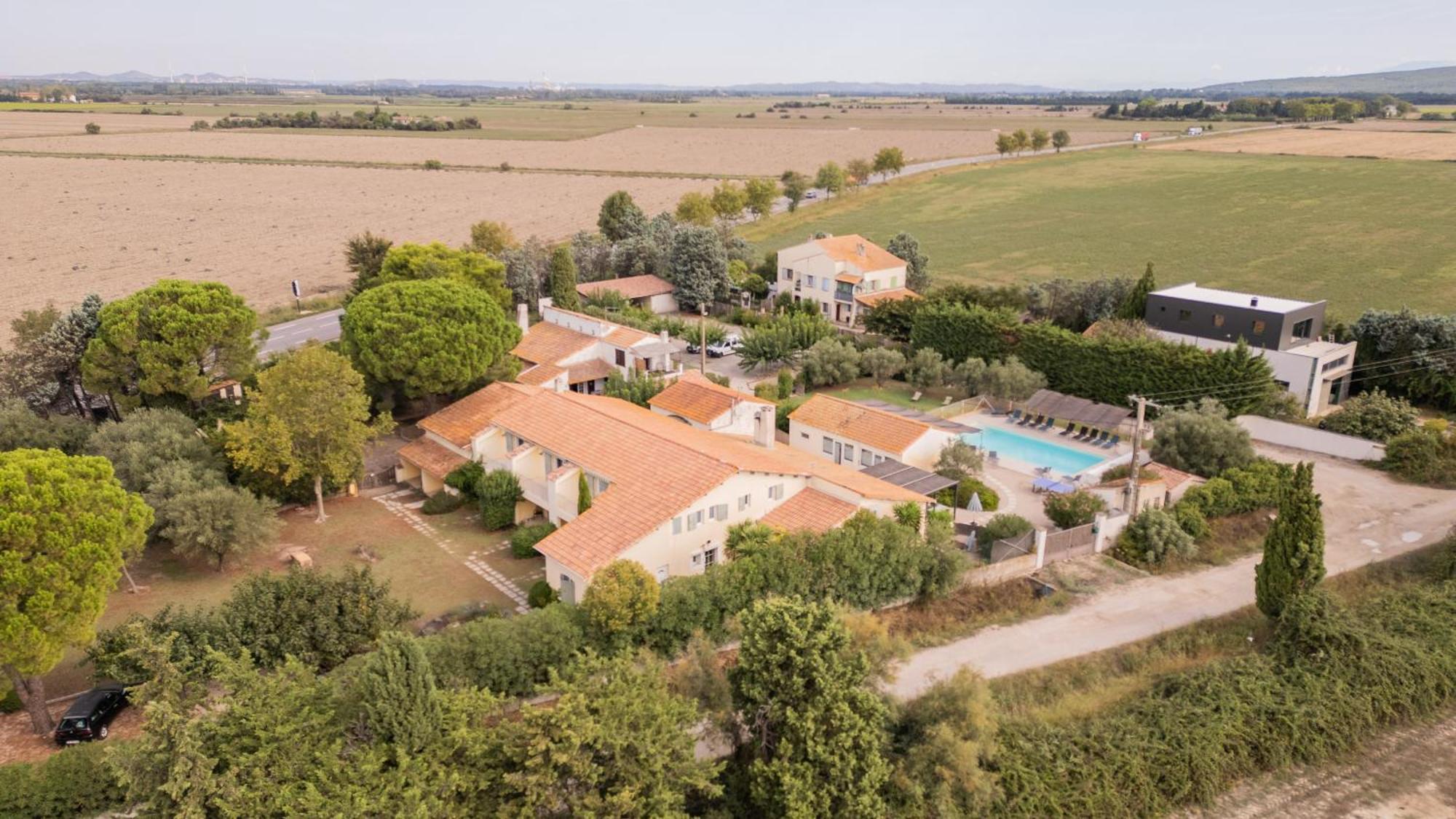 Logis Hotel Des Granges Arles Esterno foto