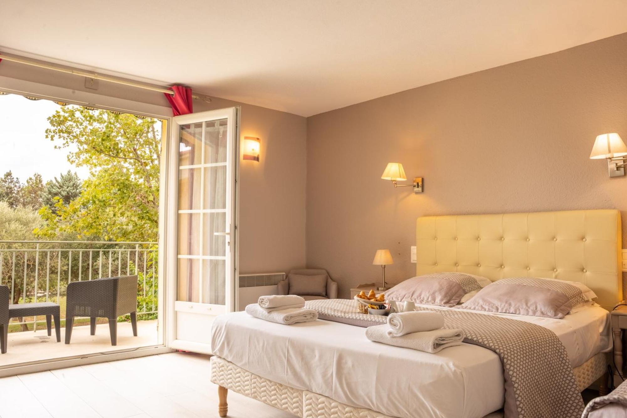 Logis Hotel Des Granges Arles Esterno foto