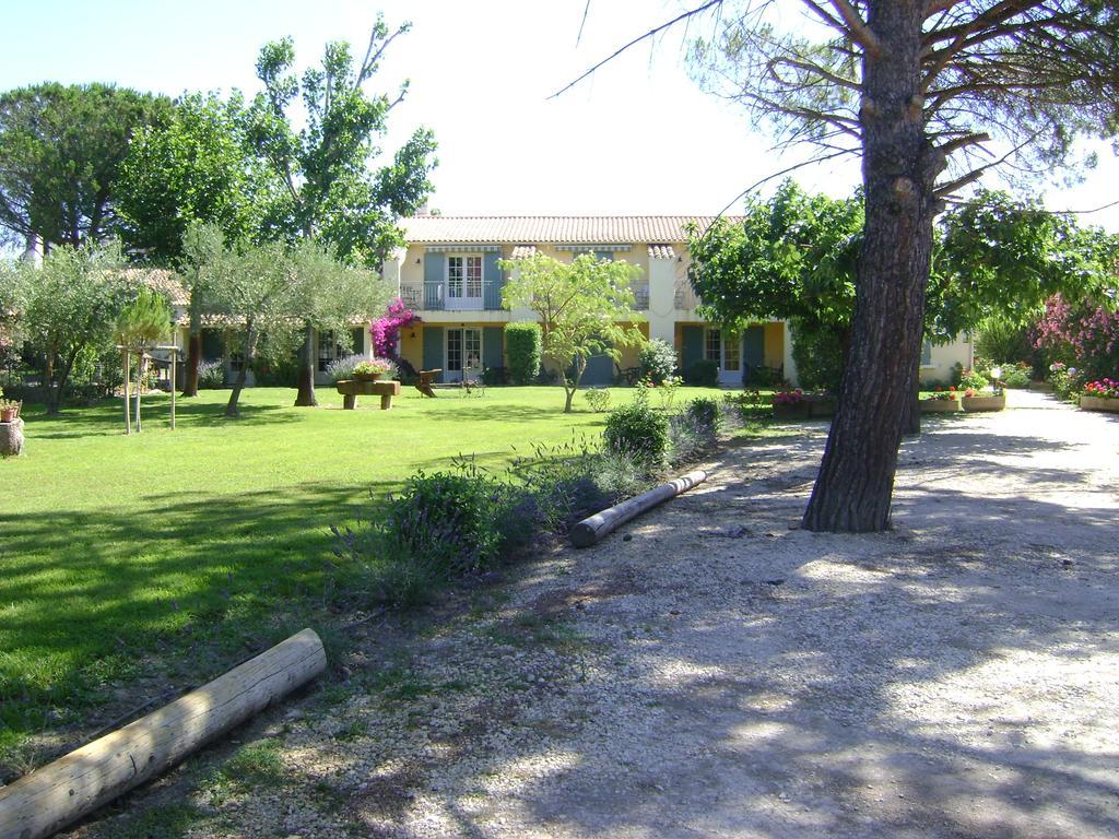 Logis Hotel Des Granges Arles Esterno foto