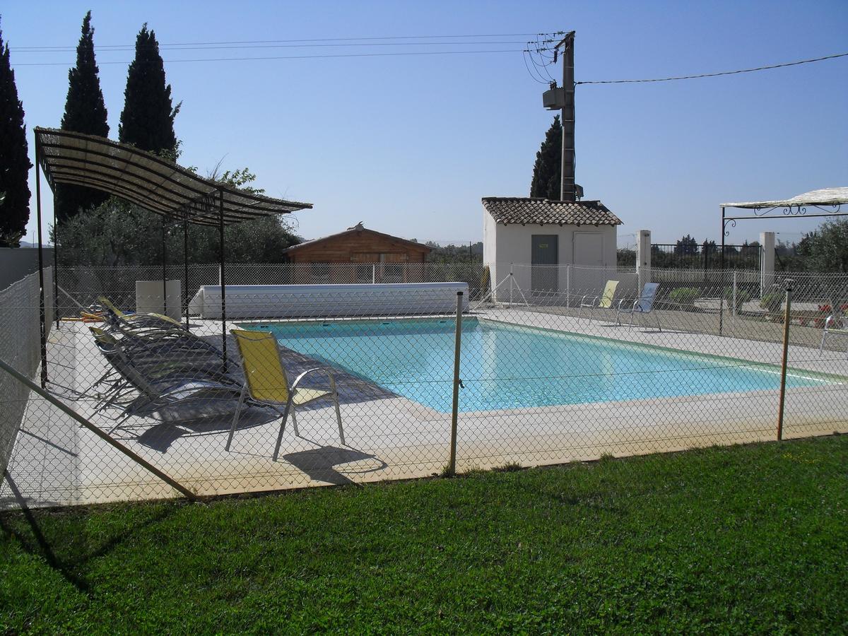 Logis Hotel Des Granges Arles Esterno foto