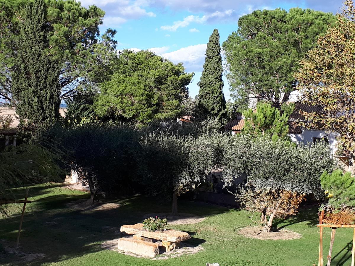 Logis Hotel Des Granges Arles Esterno foto