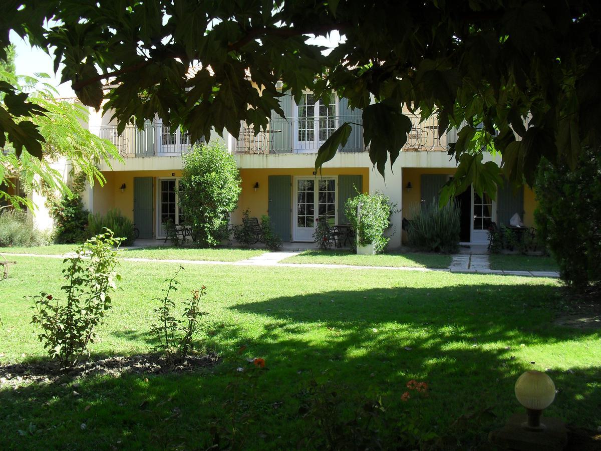 Logis Hotel Des Granges Arles Esterno foto
